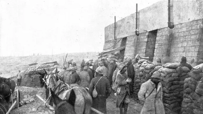 Framed Print : Notre offensive du 15 decembre 1916; Un poste de commandement pendant la bataille, 1916. Creator: Unknown Framed Print : Notre offensive du 15 decembre 1916; Un poste de commandement pendant la bataille, 1916. Creator: Unknown