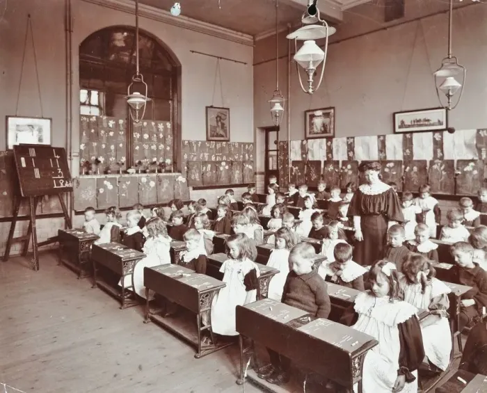 Framed Print : Numeracy lesson using sticks, Hugh Myddelton School, Finsbury, London, 1906 Framed Print : Numeracy lesson using sticks, Hugh Myddelton School, Finsbury, London, 1906