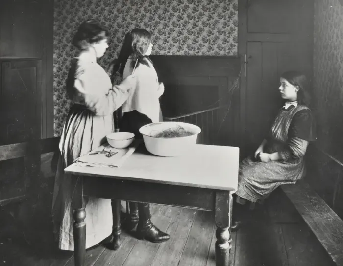 Framed Print : A nurse examines girls hair, Central Street Cleansing Station, London, 1914 Framed Print : A nurse examines girls hair, Central Street Cleansing Station, London, 1914