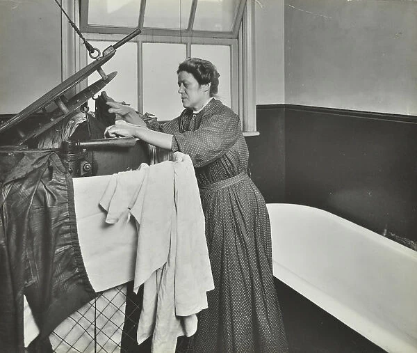 Nurse using a steriliser in the bathroom at Chaucer Cleansing Station, London, 1911