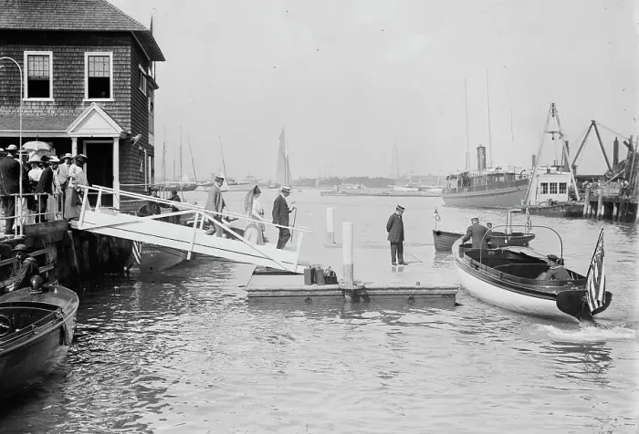 Framed Print : N.Y. Yacht Club Landing - Newport, between c1910 and c1915. Creator: Bain News Service Framed Print : N.Y. Yacht Club Landing - Newport, between c1910 and c1915. Creator: Bain News Service