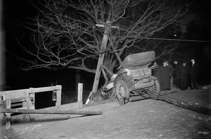 Framed Print : N.Y.C. auto wrecked in Central Park, between c1910 and c1915. Creator: Bain News Service Framed Print : N.Y.C. auto wrecked in Central Park, between c1910 and c1915. Creator: Bain News Service
