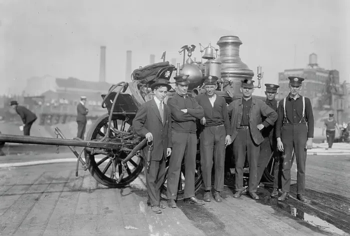 Framed Print : N.Y.'s old type horse drawn fire engine, between c1910 and c1915. Creator: Bain News Service Framed Print : N.Y.'s old type horse drawn fire engine, between c1910 and c1915. Creator: Bain News Service