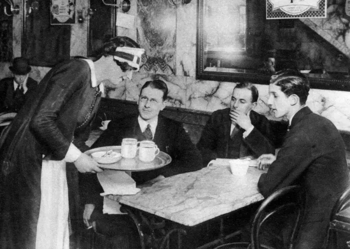 Framed Print : Eleven o clock coffee, London, 1926-1927 Framed Print : Eleven o clock coffee, London, 1926-1927