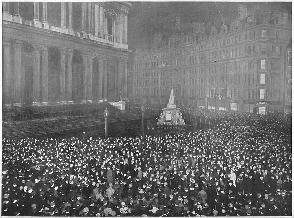 Twelve o clock on New Years Eve outside St Pauls Cathedral, London, c1902 (1903)