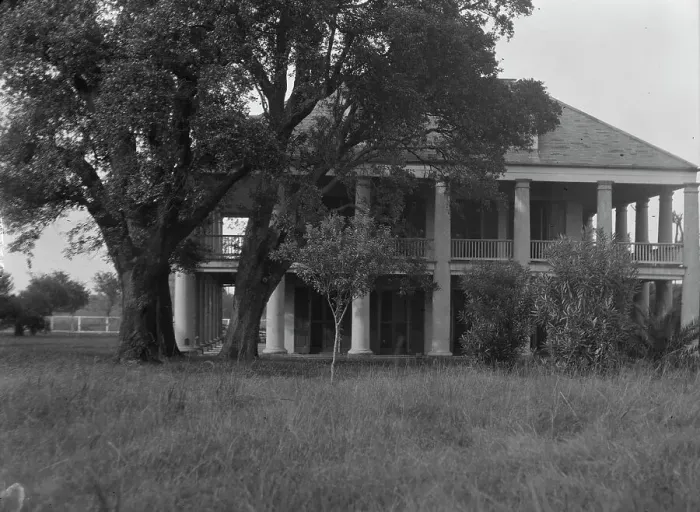 Framed Print : Three Oaks plantation, New Orleans, between 1920 and 1926. Creator: Arnold Genthe Framed Print : Three Oaks plantation, New Orleans, between 1920 and 1926. Creator: Arnold Genthe