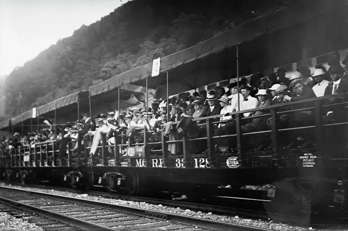 Framed Print : Observation train, Po'keepsie, 1913. Creator: Bain News Service Framed Print : Observation train, Po'keepsie, 1913. Creator: Bain News Service