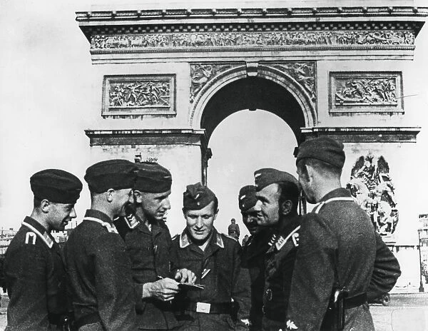 Occupying German troops at the Arc de Triomphe, Paris, June 1940