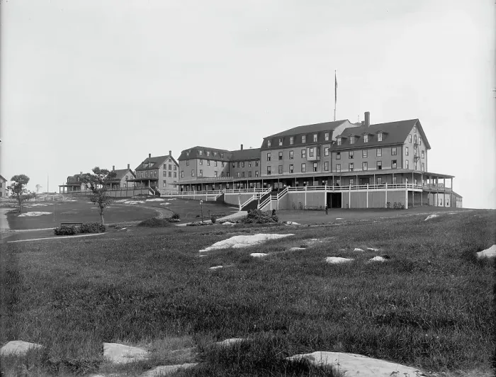 Framed Print : Oceanic Hotel and cottages, Star Island, Isles of Shoals, N.H. between 1900 and 1906. Creator: Unknown Framed Print : Oceanic Hotel and cottages, Star Island, Isles of Shoals, N.H. between 1900 and 1906. Creator: Unknown
