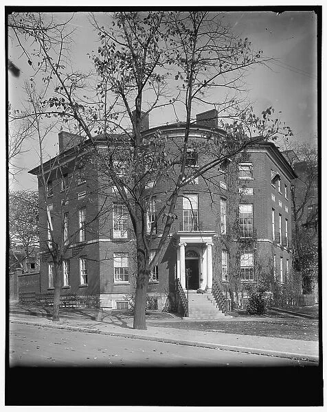 Octagon House, between 1910 and 1920. Creator: Harris & Ewing. Octagon House, between 1910 and 1920. Creator: Harris & Ewing