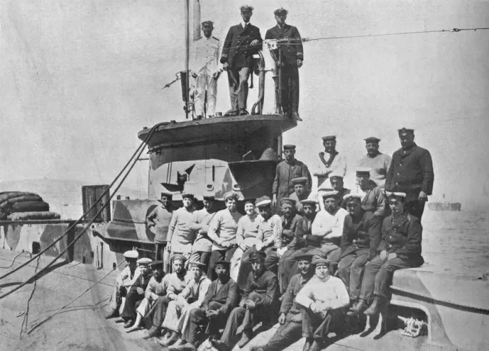 Framed Print : The officers and crew of the HM Submarine E14, 1915 Framed Print : The officers and crew of the HM Submarine E14, 1915
