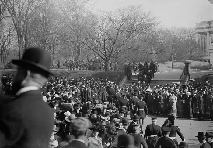 Framed Print : Officers going to Wh. House, between c1910 and c1915. Creator: Bain News Service Framed Print : Officers going to Wh. House, between c1910 and c1915. Creator: Bain News Service