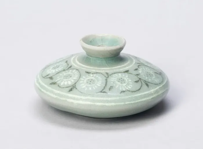 Framed Print : Oil bottle with Chrysanthemums, South Asia, Goryeo dynasty (918-1392), 13th century Framed Print : Oil bottle with Chrysanthemums, South Asia, Goryeo dynasty (918-1392), 13th century