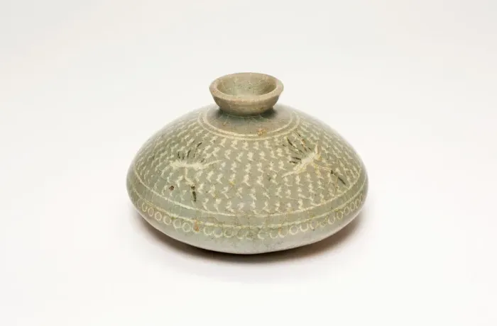 Framed Print : Oil Bottle with Cranes and Stylized Clouds, Korea, Goryeo dynasty (918-1392) Framed Print : Oil Bottle with Cranes and Stylized Clouds, Korea, Goryeo dynasty (918-1392)