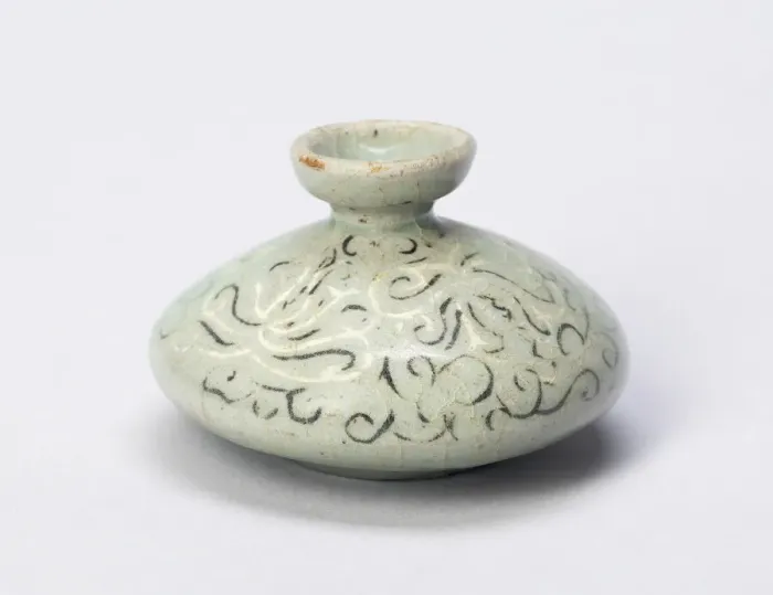 Framed Print : Oil bottle with Scrollwork, South Korea, Goryeo dynasty (918-1392), 12th / 13th century Framed Print : Oil bottle with Scrollwork, South Korea, Goryeo dynasty (918-1392), 12th / 13th century