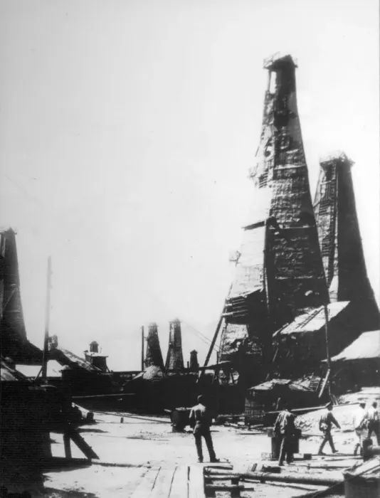 Framed Print : Oil extraction in Baku, Russia, c1903-c1906 Framed Print : Oil extraction in Baku, Russia, c1903-c1906