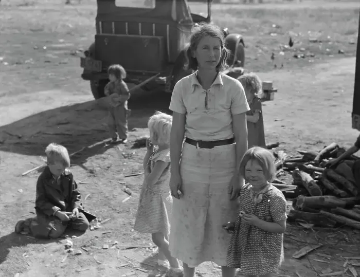 Framed Print : Oklahoma mother of five children, now picking cotton in California, near Fresno, 1936. Creator: Dorothea Lange Framed Print : Oklahoma mother of five children, now picking cotton in California, near Fresno, 1936. Creator: Dorothea Lange