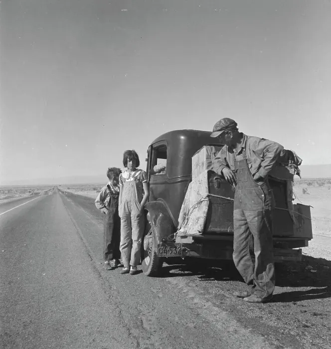 Framed Print : Oklahoma sharecropper and family entering California, 1937. Creator: Dorothea Lange