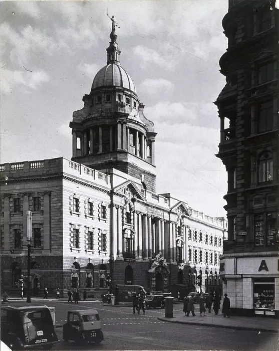 Framed Print : Old Bailey, Central Criminal Court, London, c1941 Framed Print : Old Bailey, Central Criminal Court, London, c1941