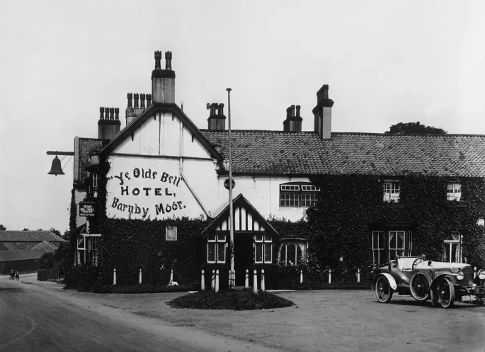 Framed Print : Old Bell Hotel, Barnby Moor, A1 Great North Road, 1913 Vauxhall 30 / 98 parked. Creator: Unknown Framed Print : Old Bell Hotel, Barnby Moor, A1 Great North Road, 1913 Vauxhall 30 / 98 parked. Creator: Unknown