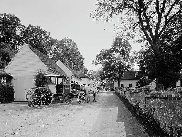 The Old English coach at Mt. Vernon, between 1900 and 1920. Creator: Unknown