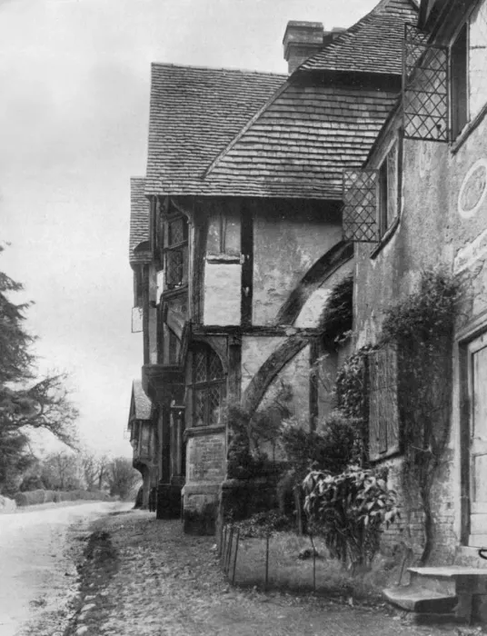 Framed Print : Old house at Chiddingstone, Kent, 1924-1926. Artist: Herbert Felton Framed Print : Old house at Chiddingstone, Kent, 1924-1926. Artist: Herbert Felton