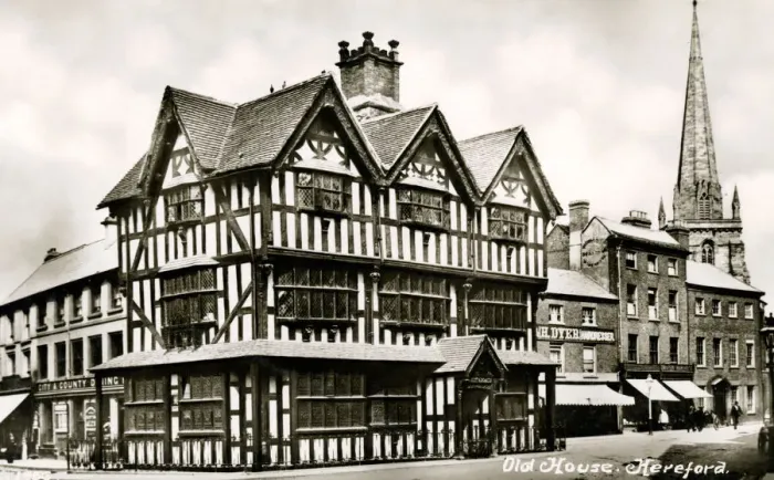 Framed Print : Old House, Hereford, Herefordshire, early 20th century Framed Print : Old House, Hereford, Herefordshire, early 20th century