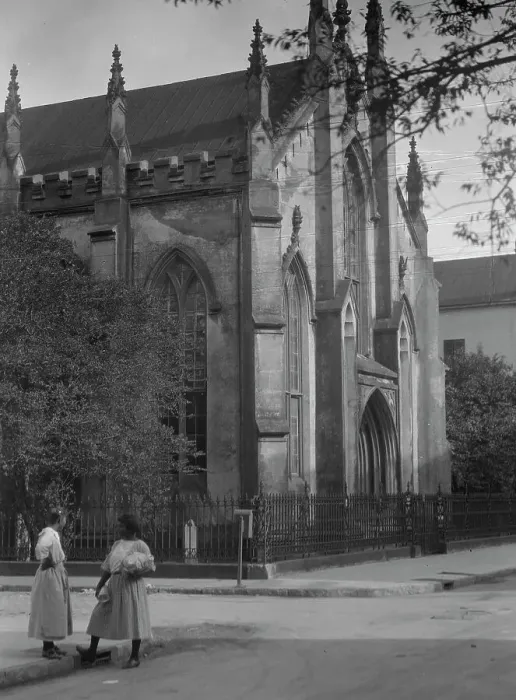Framed Print : Old Huguenot church, 136 Church Street, Charleston, South Carolina, between 1920 and 1926. Creator: Arnold Genthe Framed Print : Old Huguenot church, 136 Church Street, Charleston, South Carolina, between 1920 and 1926. Creator: Arnold Genthe