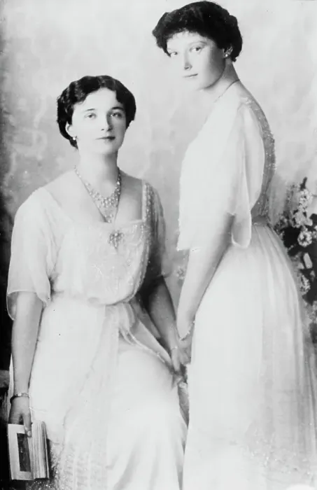 Framed Print : Olga & Tatiana of Russia, between c1910 and c1915. Creator: Bain News Service Framed Print : Olga & Tatiana of Russia, between c1910 and c1915. Creator: Bain News Service