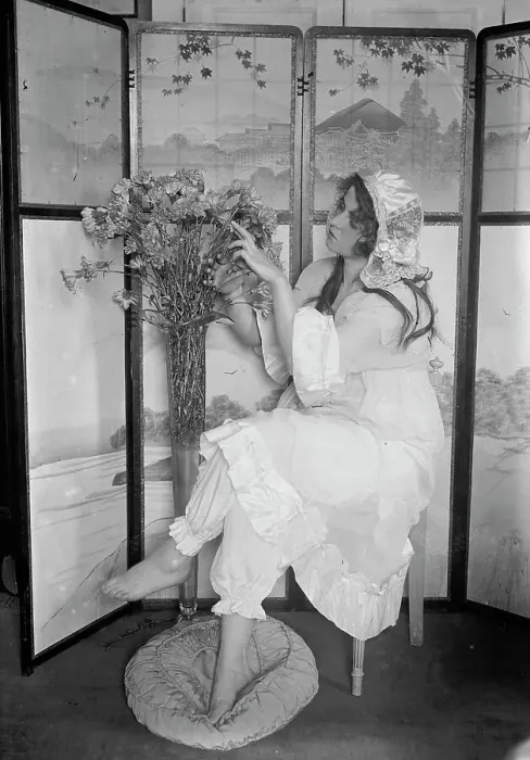 Framed Print : Olive Thomas, between c1915 and c1920. Creator: Bain News Service Framed Print : Olive Thomas, between c1915 and c1920. Creator: Bain News Service