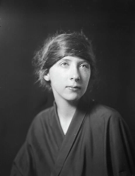 O'Malley, Ruth Power, portrait photograph, between 1922 and 1927. Creator: Arnold Genthe
