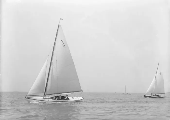 Framed Print : The One-Design Solent Sunbeams Dunn and Clary racing, 1925 Framed Print : The One-Design Solent Sunbeams Dunn and Clary racing, 1925