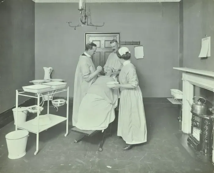 Framed Print : Operation Room, Woolwich School Treatment Centre, London, 1914