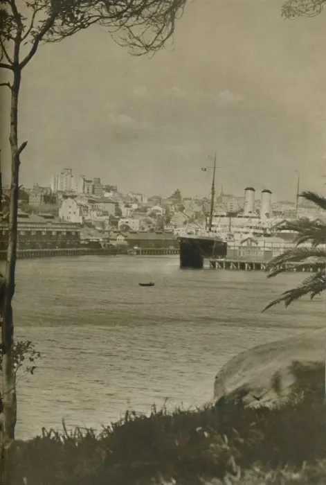 Framed Print : An Orient Liner berthed in Woolloomooloo Bay, 1937 Framed Print : An Orient Liner berthed in Woolloomooloo Bay, 1937