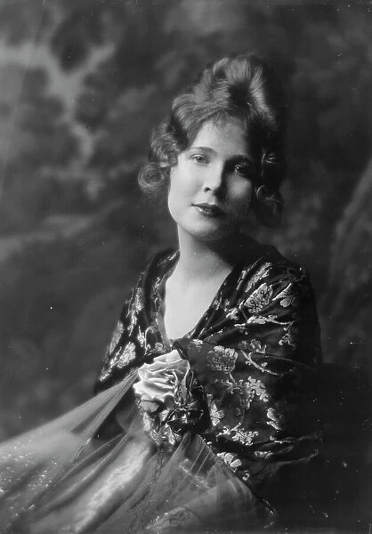 Ormond, Maria, Miss, portrait photograph, 1917 Oct. or Nov. Creator: Arnold Genthe