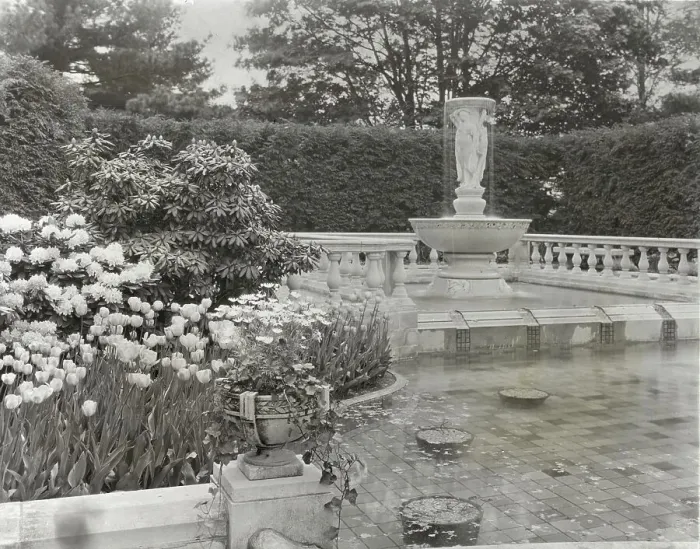 Framed Print : Ormston, John Edward Aldred house, East Beach Drive, Glen Cove, New York, 1924. Creator: Frances Benjamin Johnston. Ormston, John Edward Aldred house, East Beach Drive, Glen Cove, New York, 1924. Creator: Frances Benjamin Johnston Framed Print : Ormston, John Edward Aldred house, East Beach Drive, Glen Cove, New York, 1924. Creator: Frances Benjamin Johnston. Ormston, John Edward Aldred house, East Beach Drive, Glen Cove, New York, 1924. Creator: Frances Benjamin Johnston