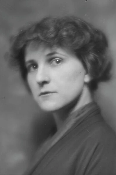 Osborn, Dorothy, Miss, portrait photograph, 1915 Apr. Creator: Arnold Genthe