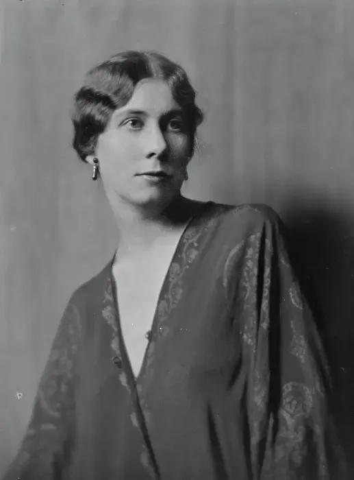 Framed Print : Osborne, Lloyd, Mrs. portrait photograph, 1916. Creator: Arnold Genthe Framed Print : Osborne, Lloyd, Mrs. portrait photograph, 1916. Creator: Arnold Genthe