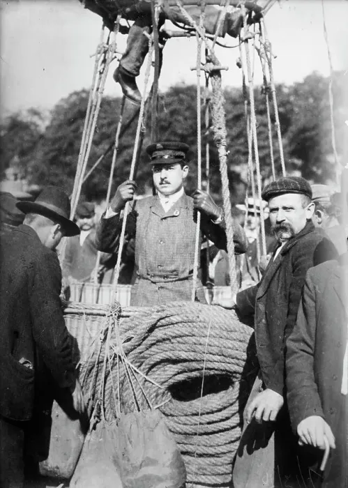 Framed Print : Oscar Erbsloh, ready to go up in balloon, 1916. Creator: Bain News Service Framed Print : Oscar Erbsloh, ready to go up in balloon, 1916. Creator: Bain News Service