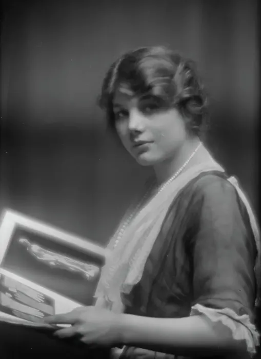 Framed Print : Ottie, Miss, portrait photograph, 1913. Creator: Arnold Genthe