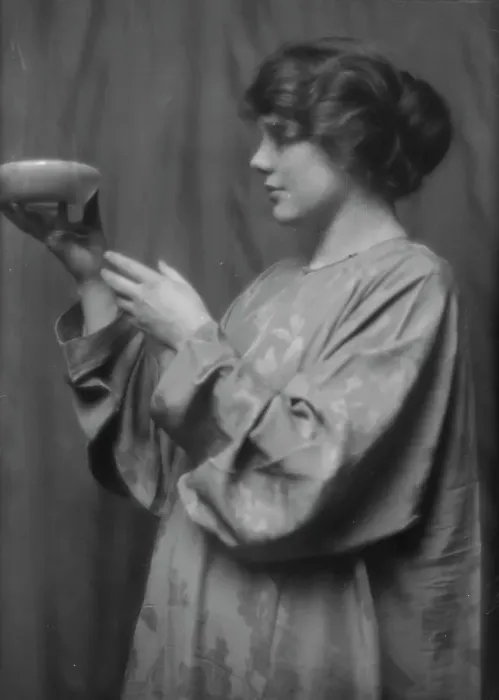 Framed Print : Ottie, Miss, portrait photograph, 1913. Creator: Arnold Genthe Framed Print : Ottie, Miss, portrait photograph, 1913. Creator: Arnold Genthe