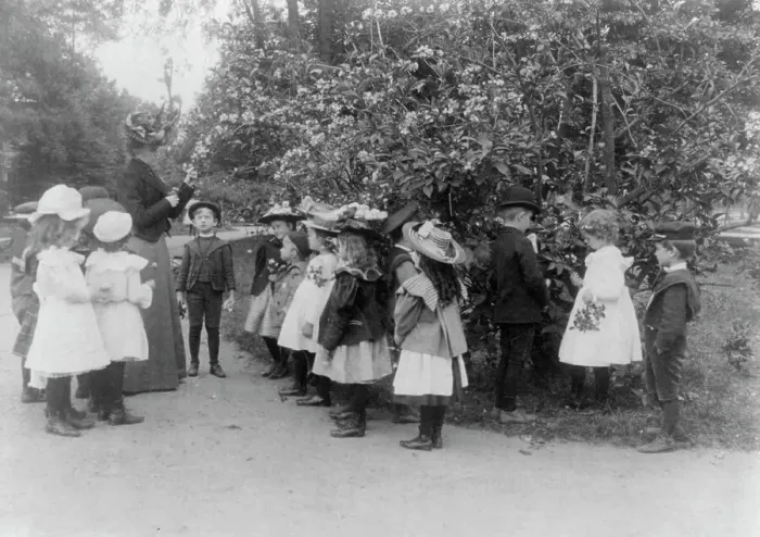 Framed Print : Outdoor class in botany, Washington, D.C. (1899?). Creator: Frances Benjamin Johnston Framed Print : Outdoor class in botany, Washington, D.C. (1899?). Creator: Frances Benjamin Johnston