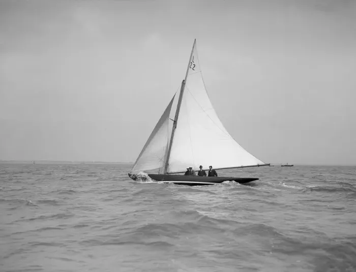 Framed Print : Outing on a 6 Metre sailing yacht (L22), 1912