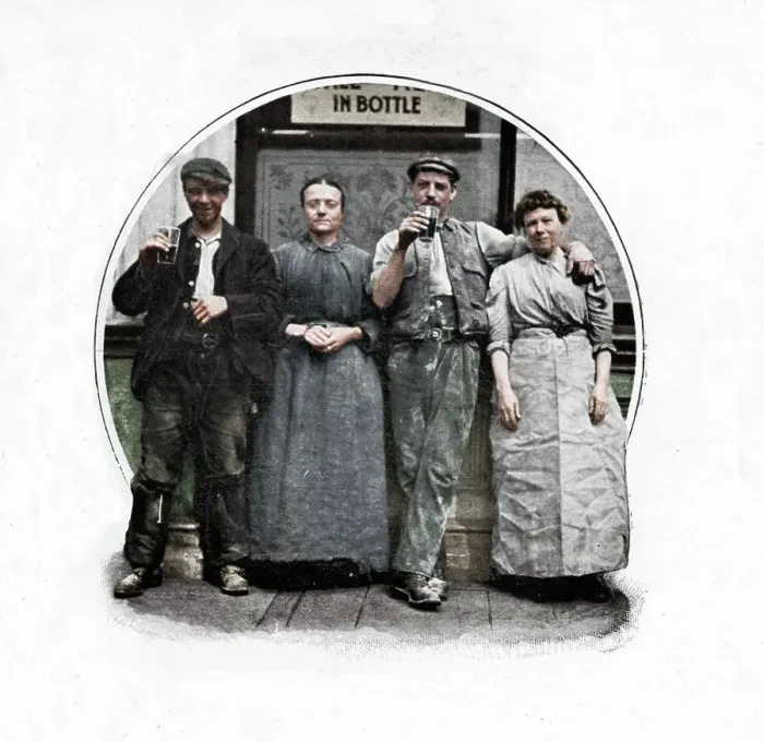 Framed Print : Outside a public house, London, c1903 (1903) Framed Print : Outside a public house, London, c1903 (1903)