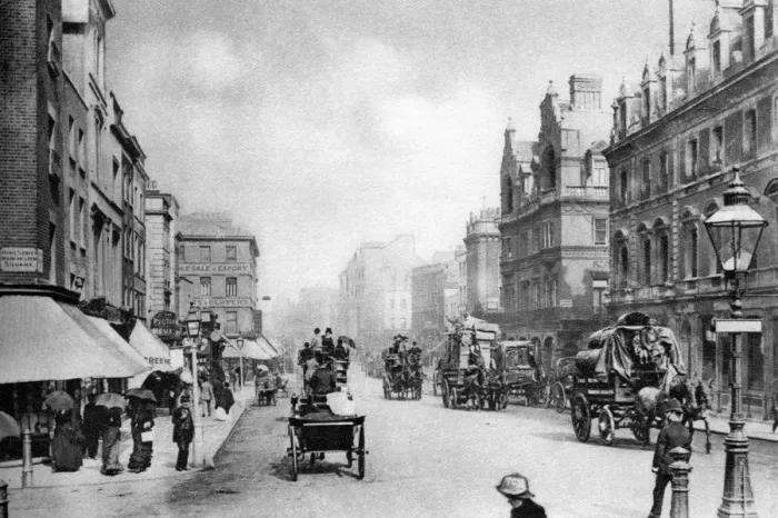 Framed Print : Oxford Street, London, 1880s (1926-1927) Framed Print : Oxford Street, London, 1880s (1926-1927)