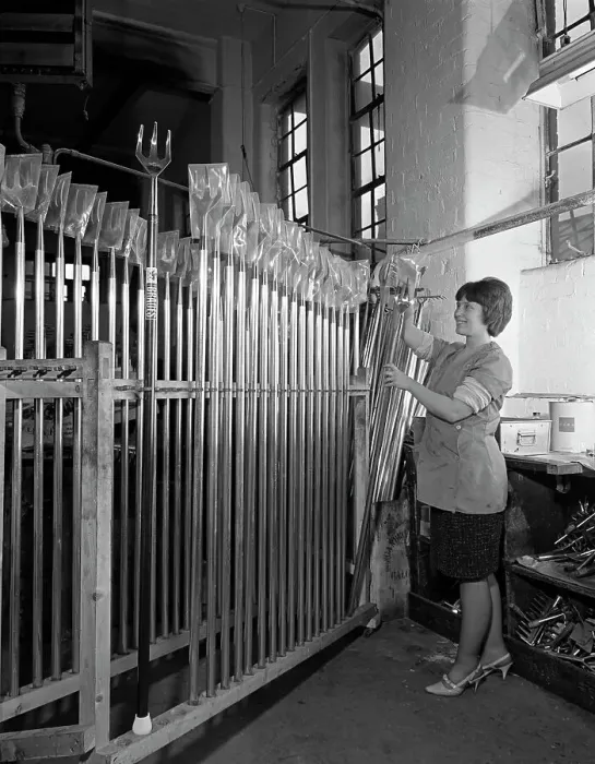 Framed Print : Packing garden forks for dispatch, Brades Tools, Sheffield, South Yorkshire, 1966 Framed Print : Packing garden forks for dispatch, Brades Tools, Sheffield, South Yorkshire, 1966