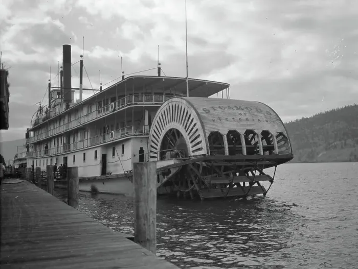 Framed Print : Paddle steamer, September 1921. Creator: Unknown Framed Print : Paddle steamer, September 1921. Creator: Unknown