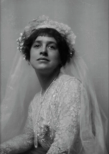 Paige, H. Roy, Mrs. portrait photograph, 1912 or 1913. Creator: Arnold Genthe