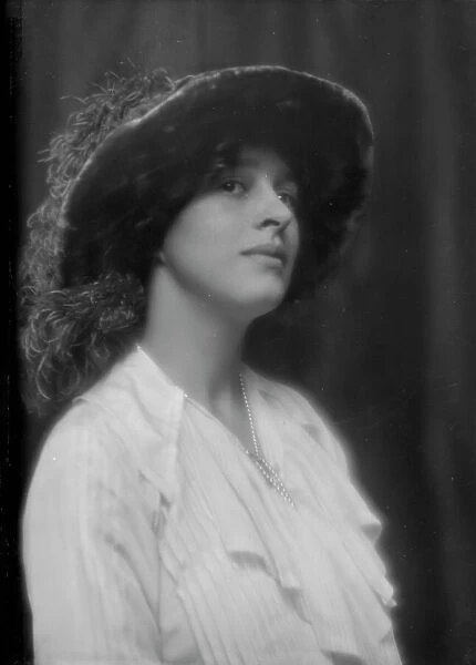 Paige, H. Roy, Mrs. portrait photograph, 1912 or 1913. Creator: Arnold Genthe