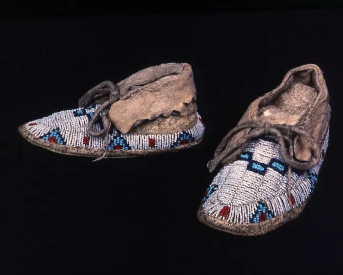 Framed Print : Pair of childs moccasins, Plains, possibly Sioux, c. 1885. Creator: Unknown Framed Print : Pair of childs moccasins, Plains, possibly Sioux, c. 1885. Creator: Unknown